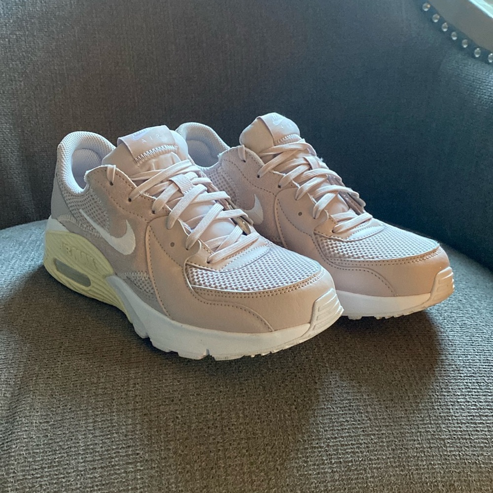 Nike Women’s Sneakers in Light Pink and White